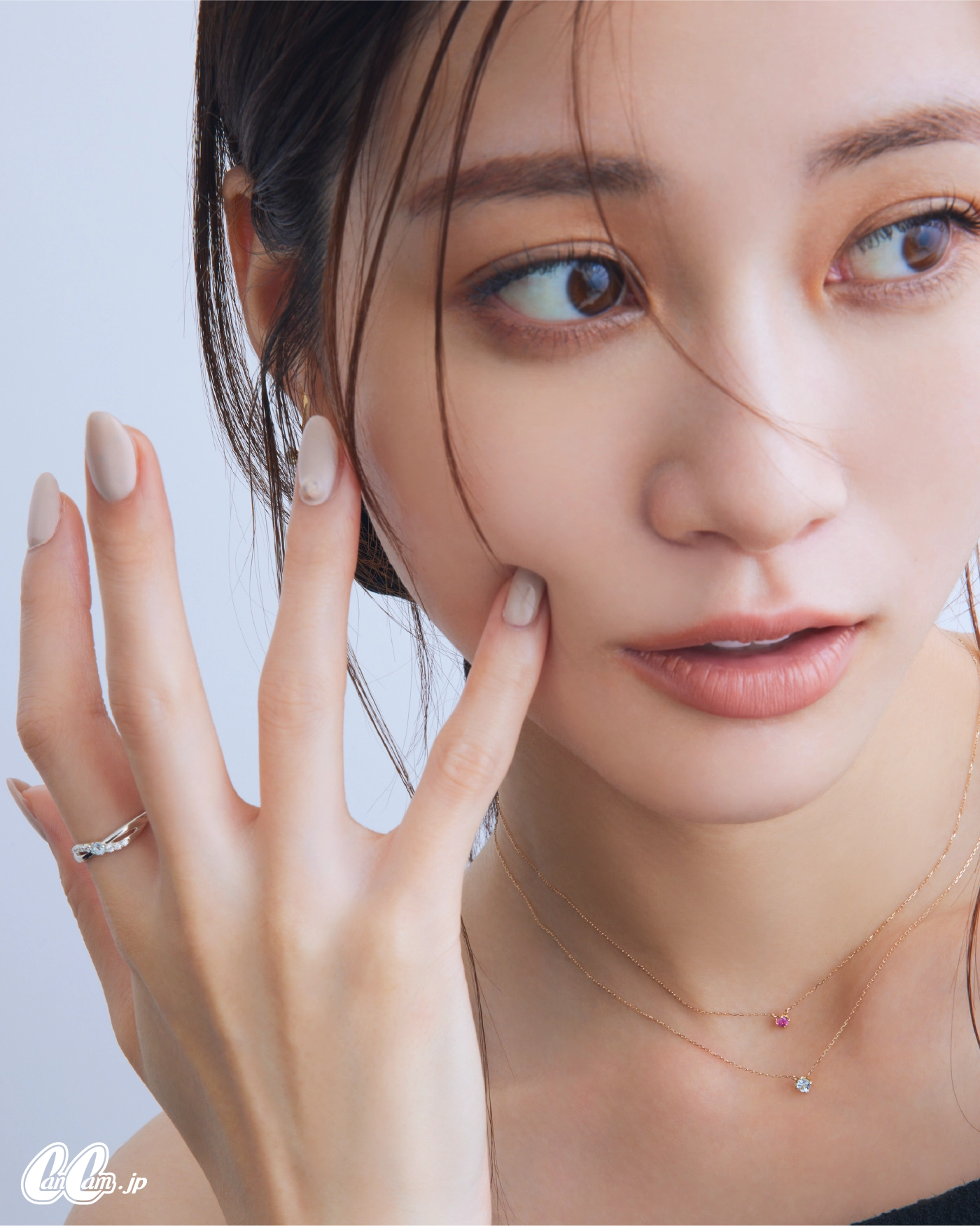 モデルが着用しているジュエリー