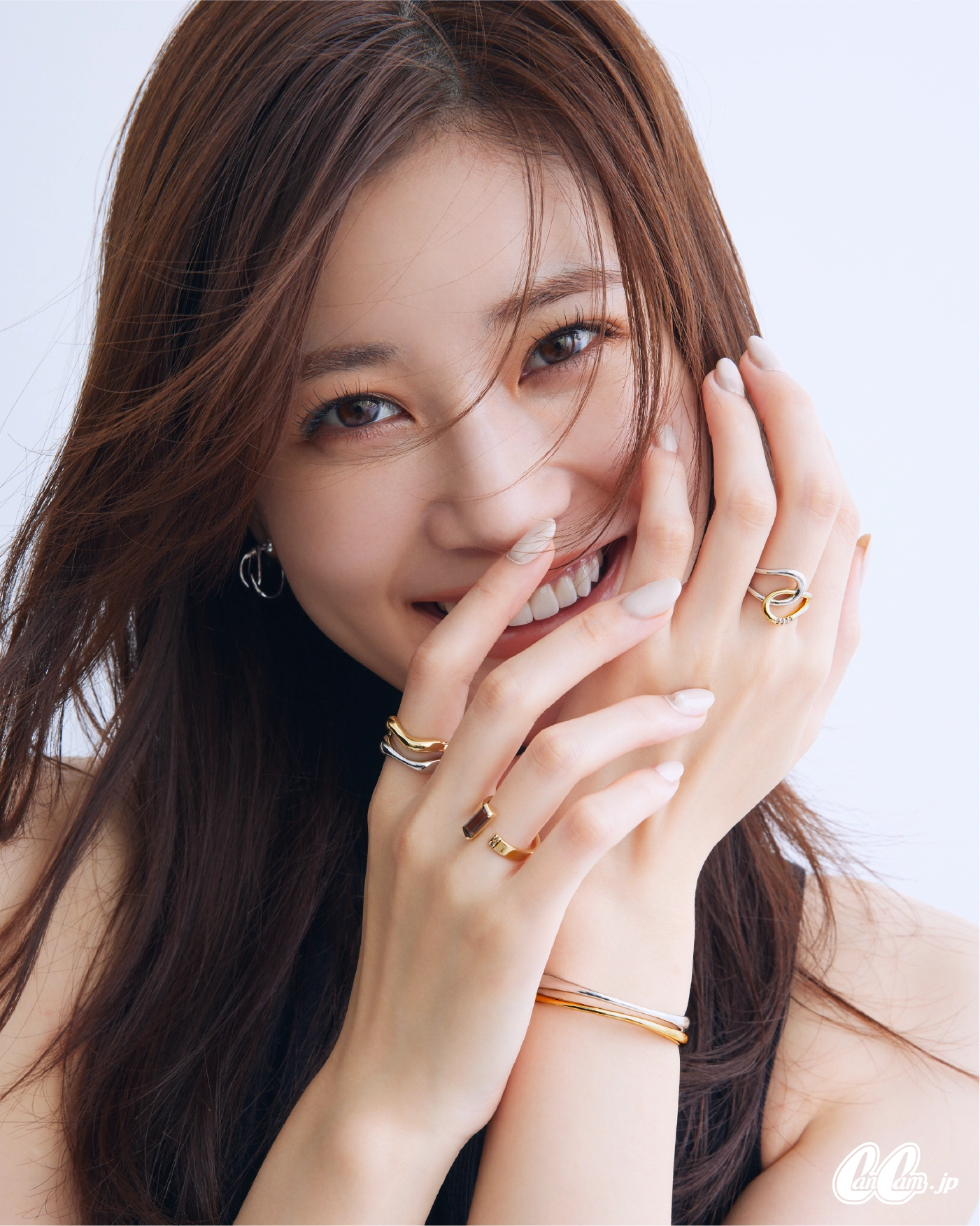 モデルが着用しているジュエリー