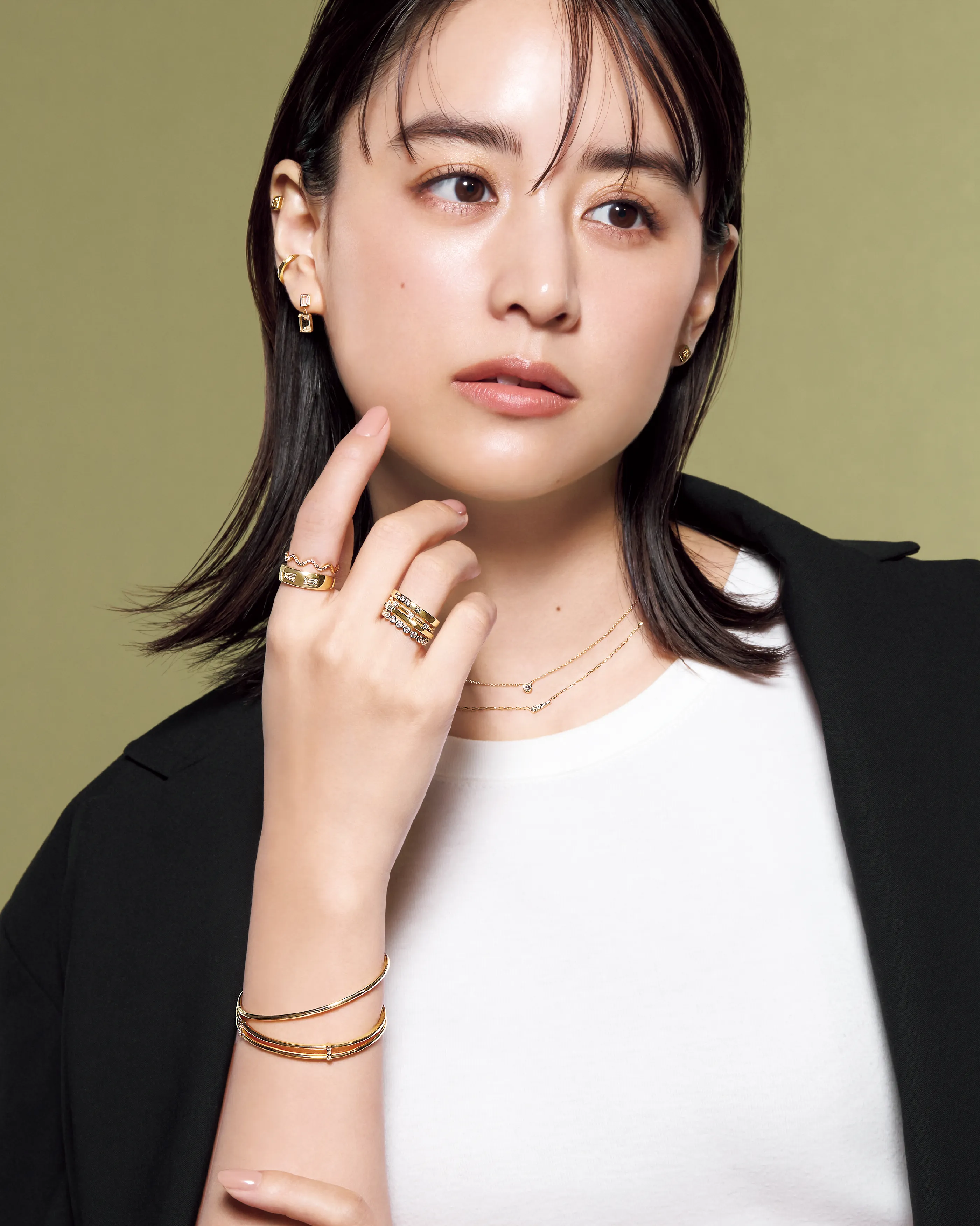 モデルが着用しているジュエリー