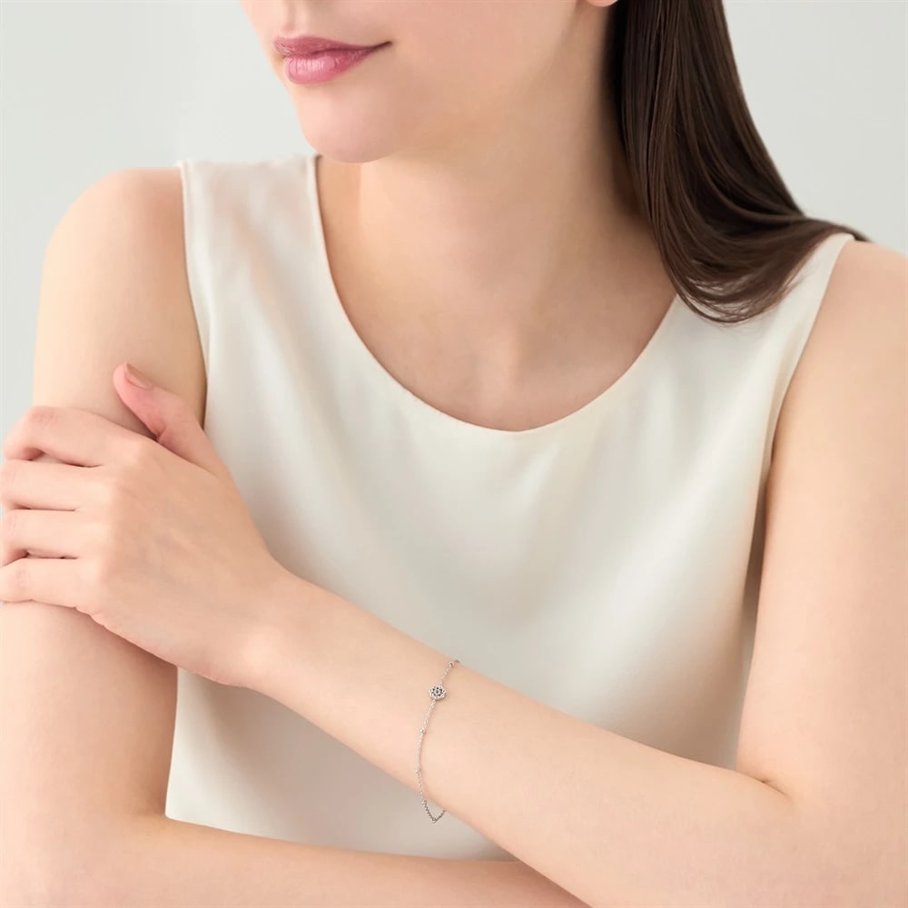 モデルが着用しているジュエリー