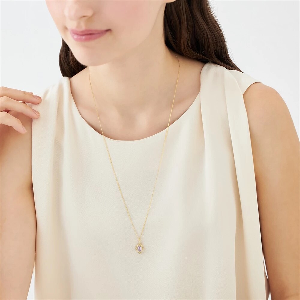 未来へと続く繁栄の「ひし形」 K10イエローゴールドアメトリンホワイトトパーズチャーム着用イメージ