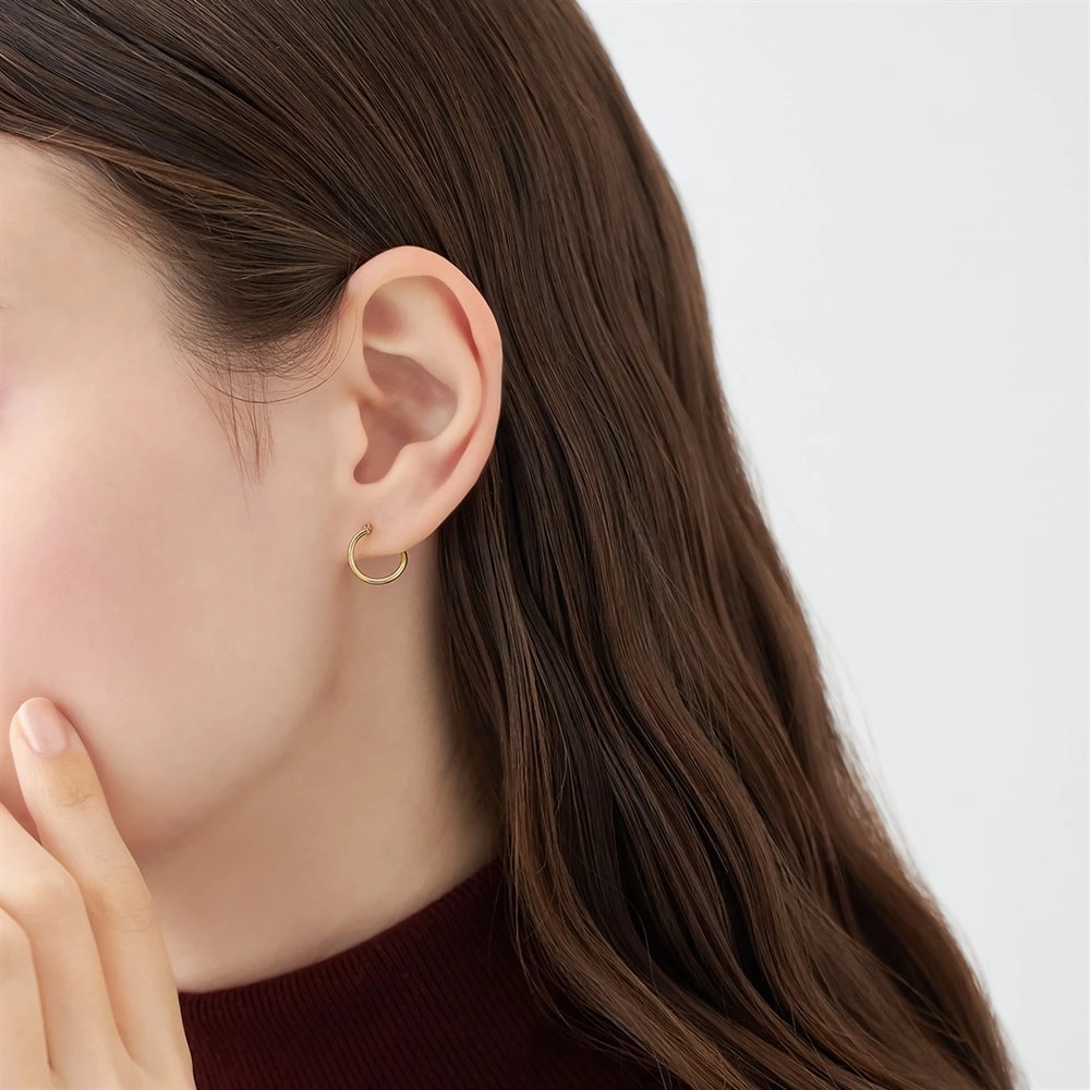 K10イエローゴールドピアス着用イメージ