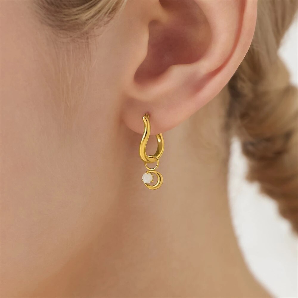 モデルが着用しているジュエリー