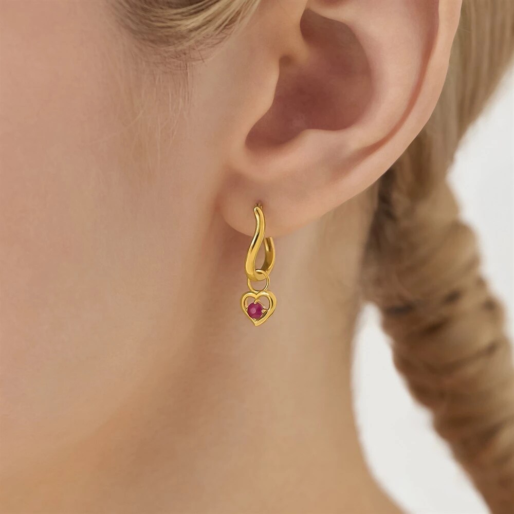 モデルが着用しているジュエリー