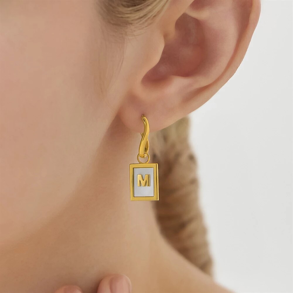 モデルが着用しているジュエリー