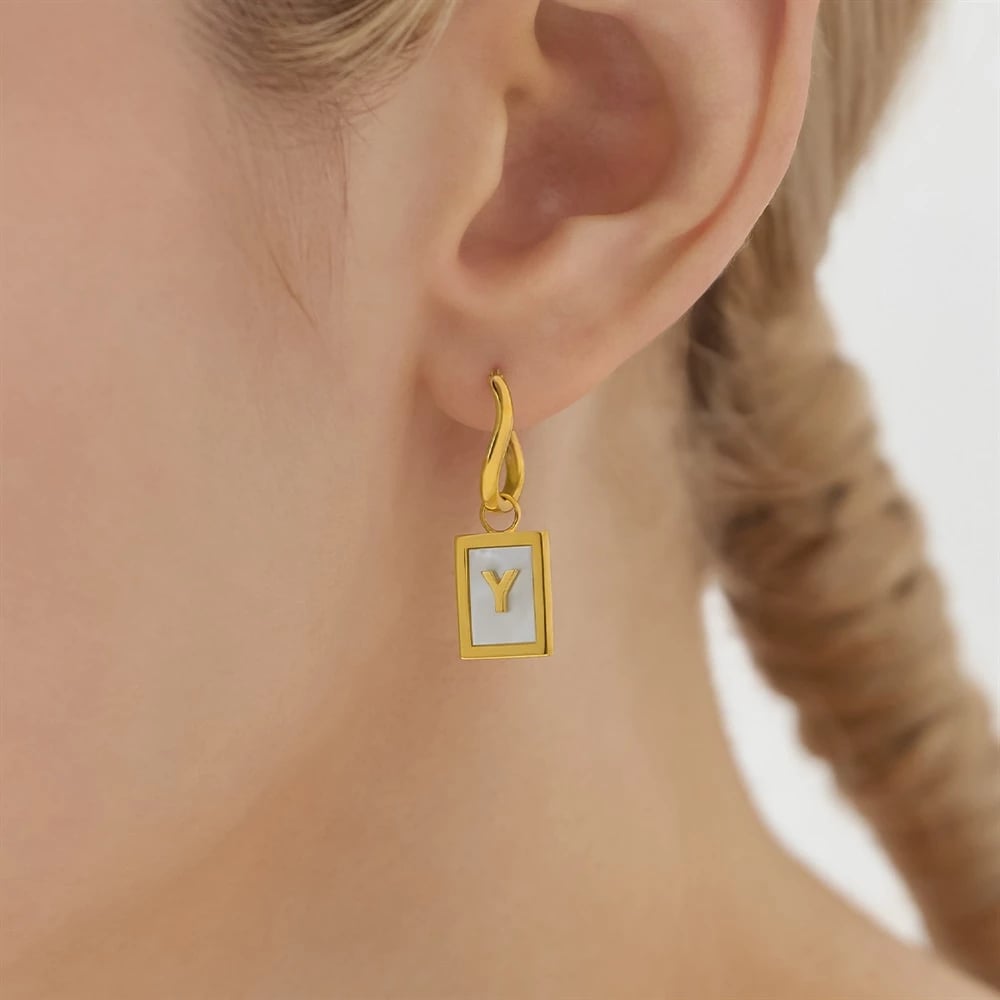 モデルが着用しているジュエリー