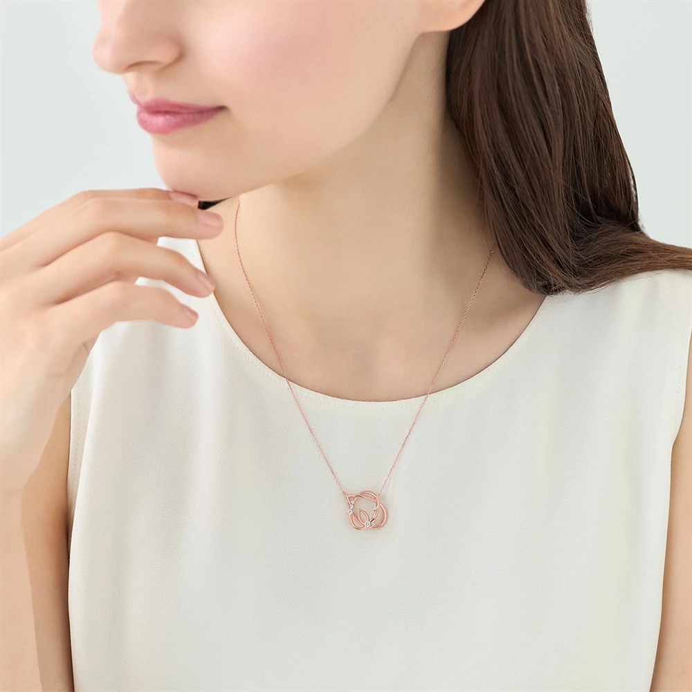 モデルが着用しているジュエリー