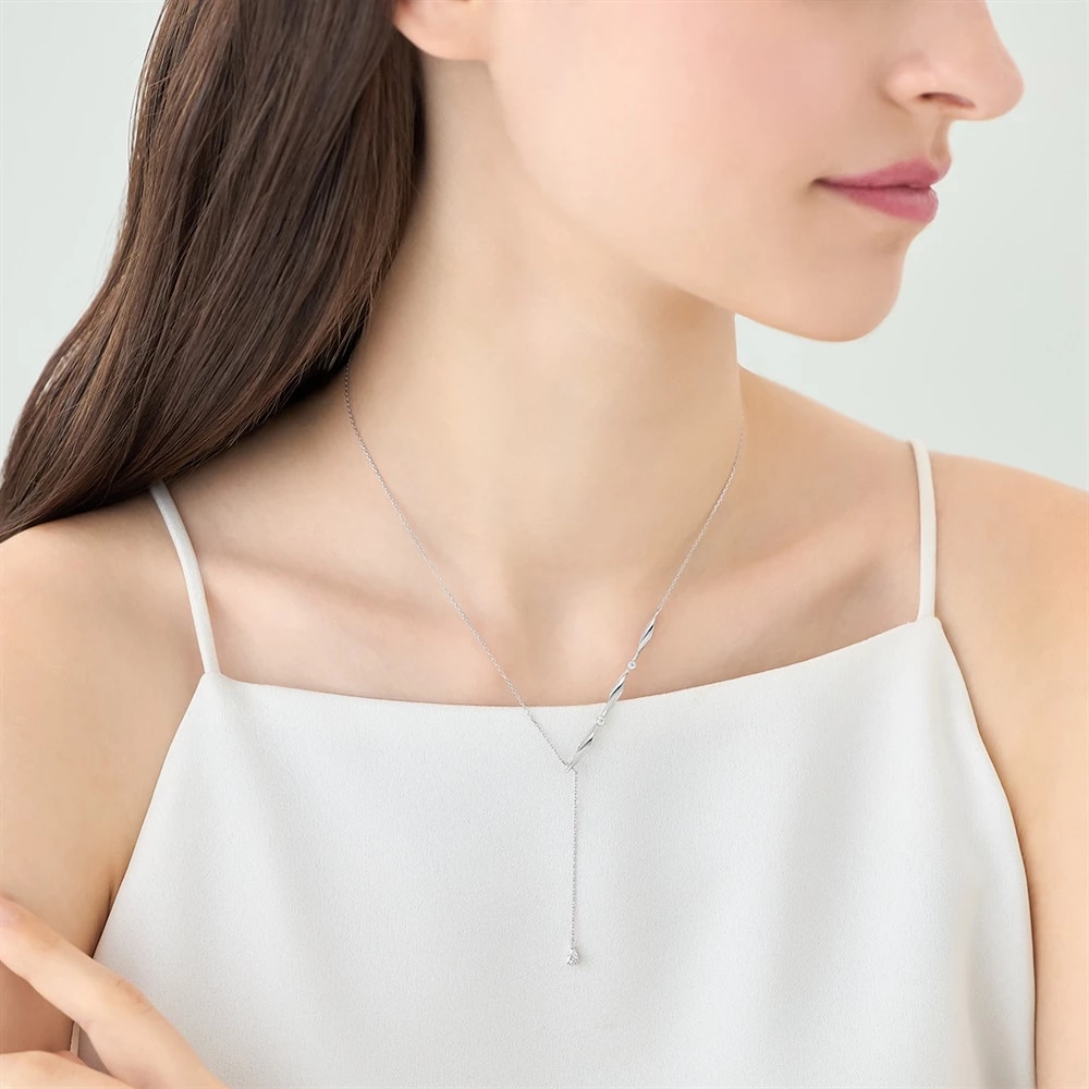 モデルが着用しているジュエリー