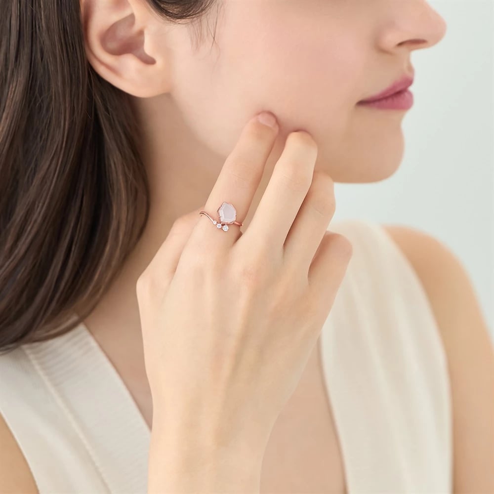 モデルが着用しているジュエリー