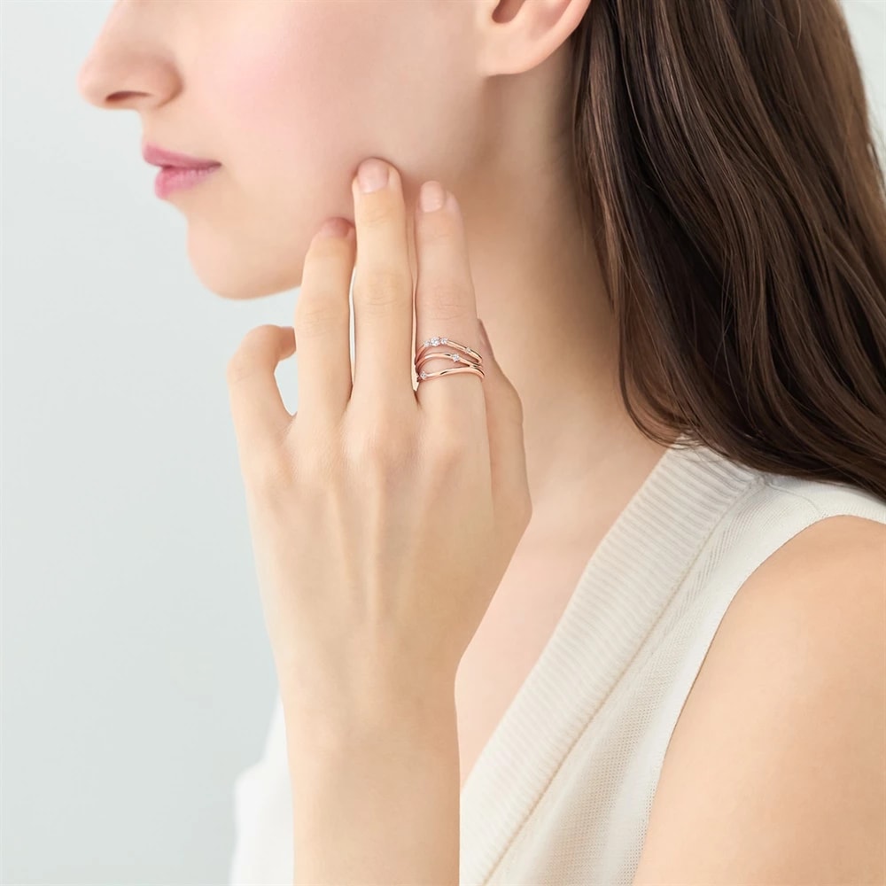 モデルが着用しているジュエリー