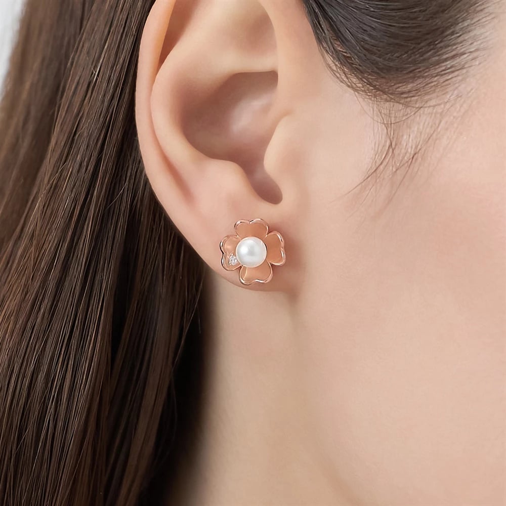 モデルが着用しているジュエリー