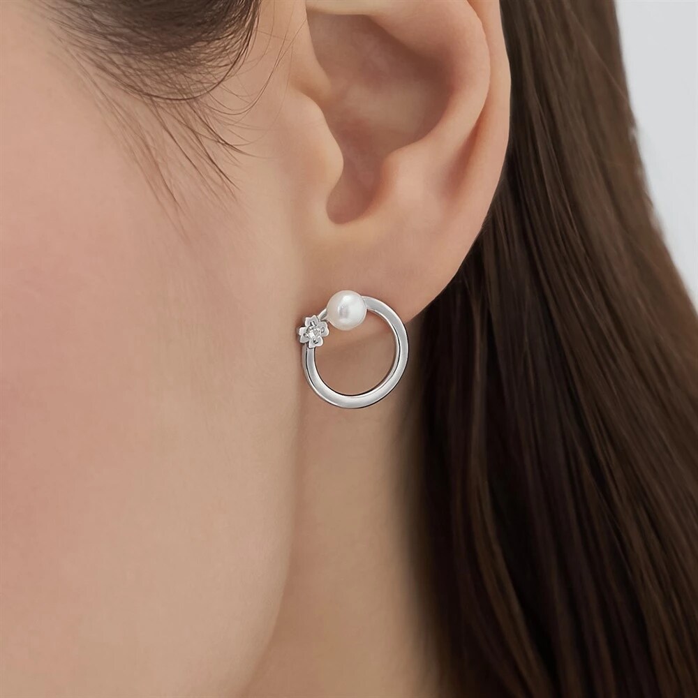 モデルが着用しているジュエリー