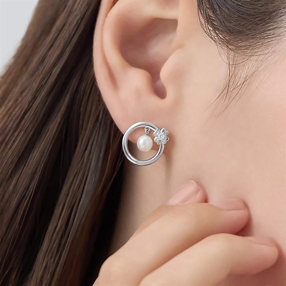 モデルが着用しているジュエリー