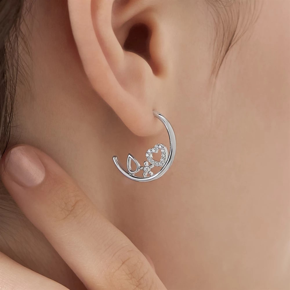 モデルが着用しているジュエリー