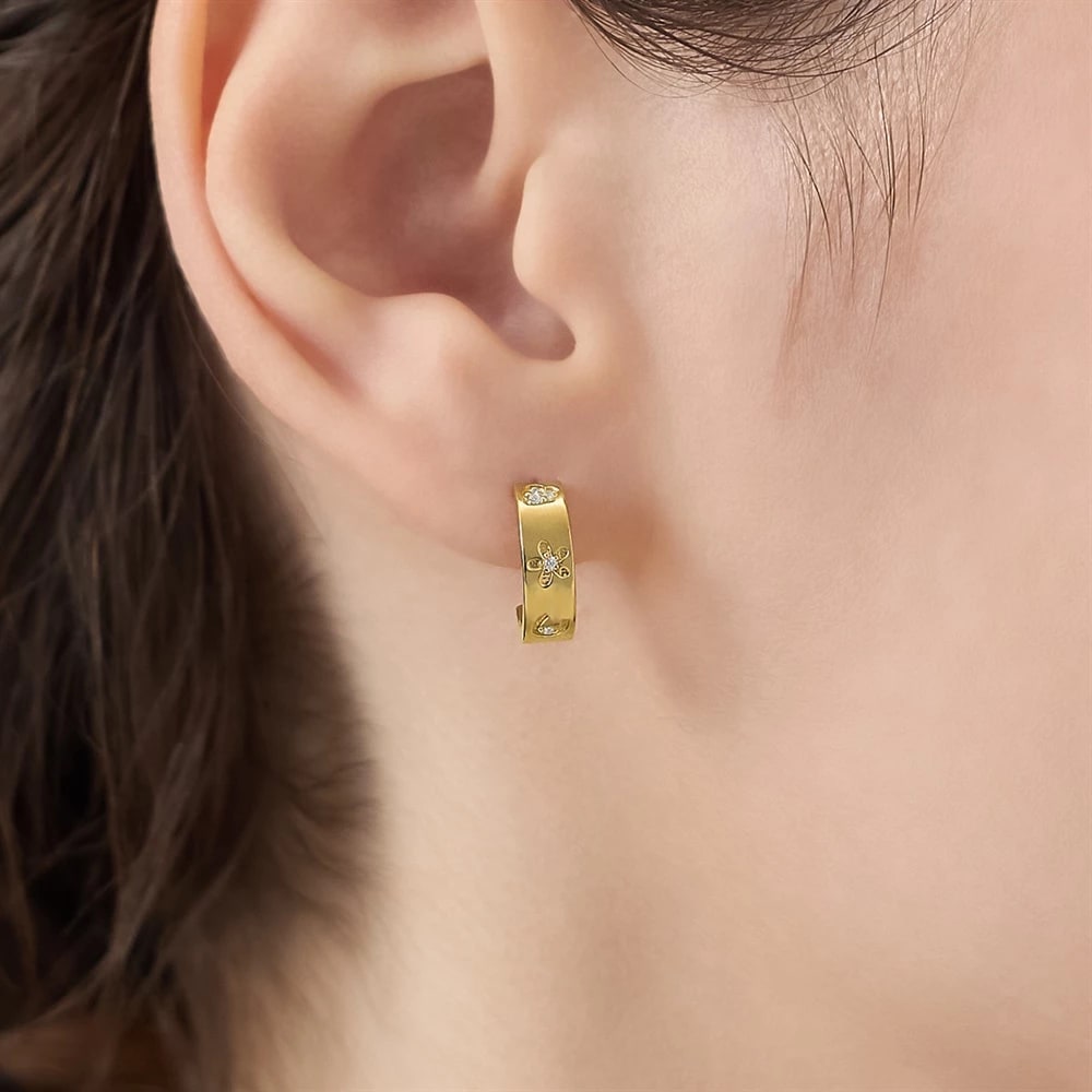 モデルが着用しているジュエリー