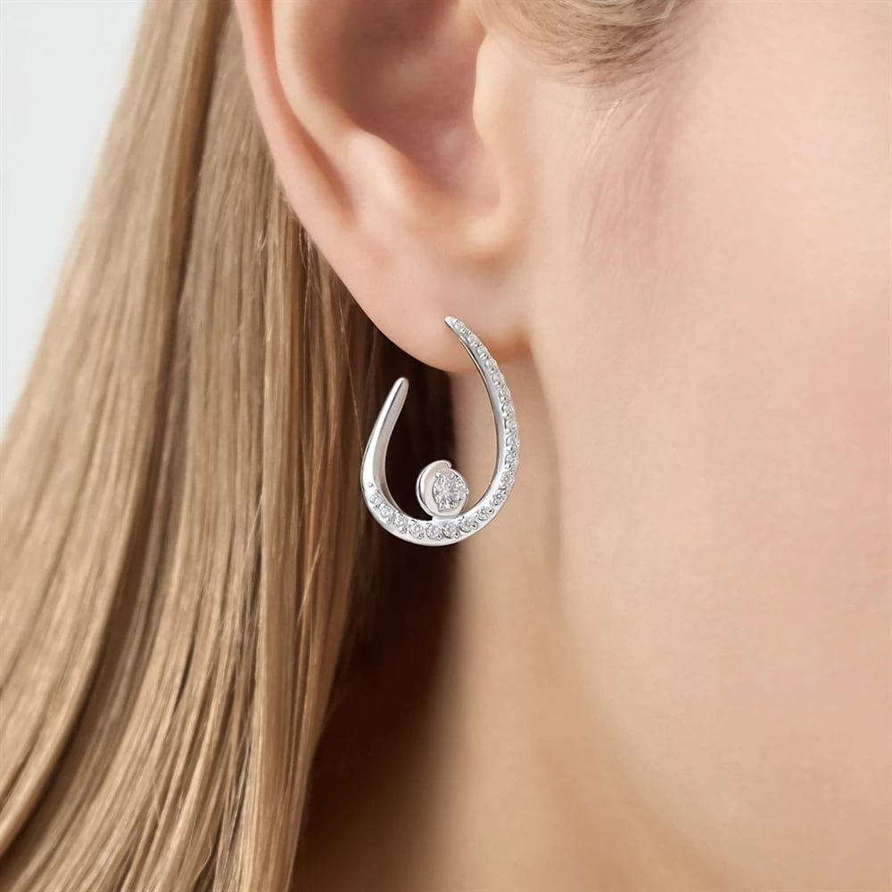 モデルが着用しているジュエリー