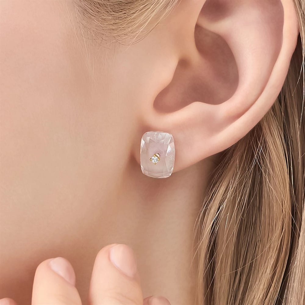 モデルが着用しているジュエリー