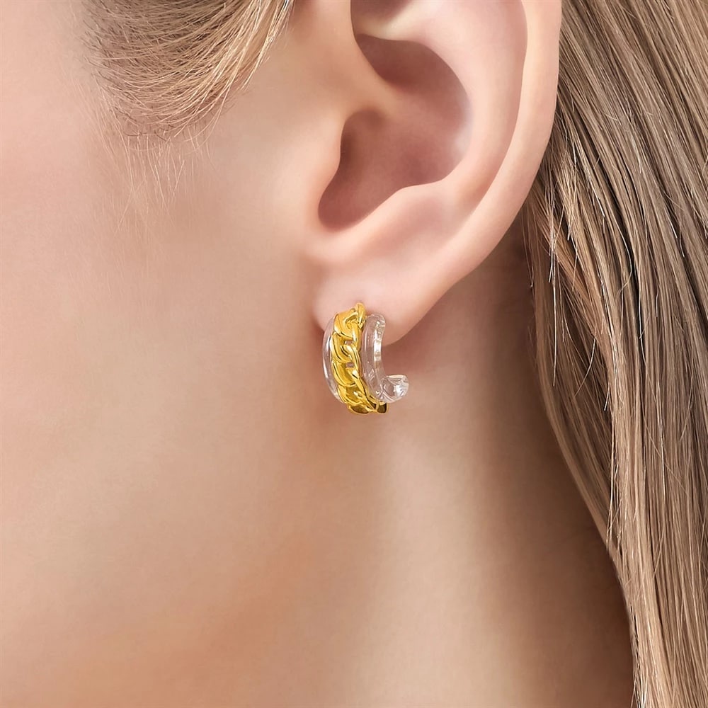 モデルが着用しているジュエリー