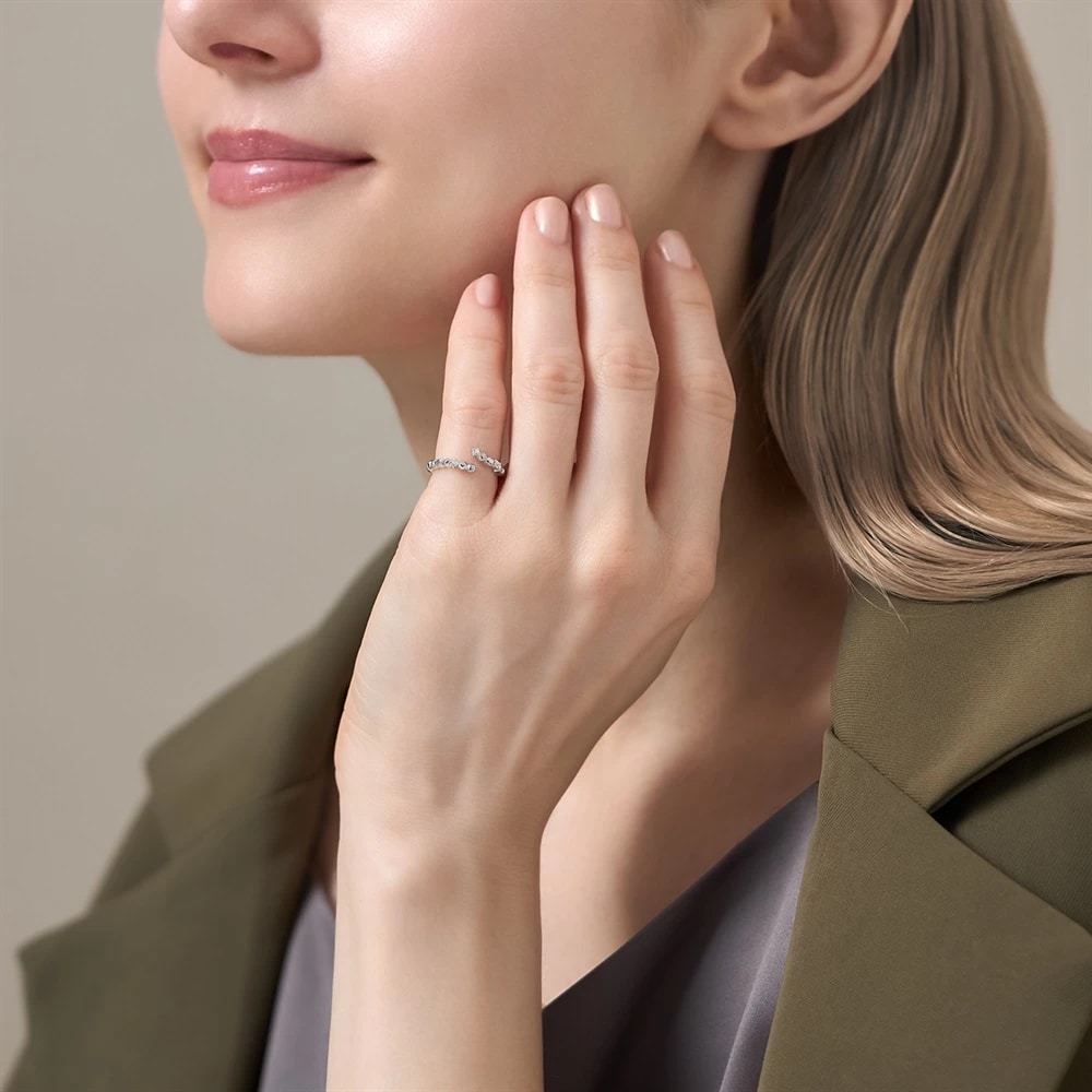 モデルが着用しているジュエリー