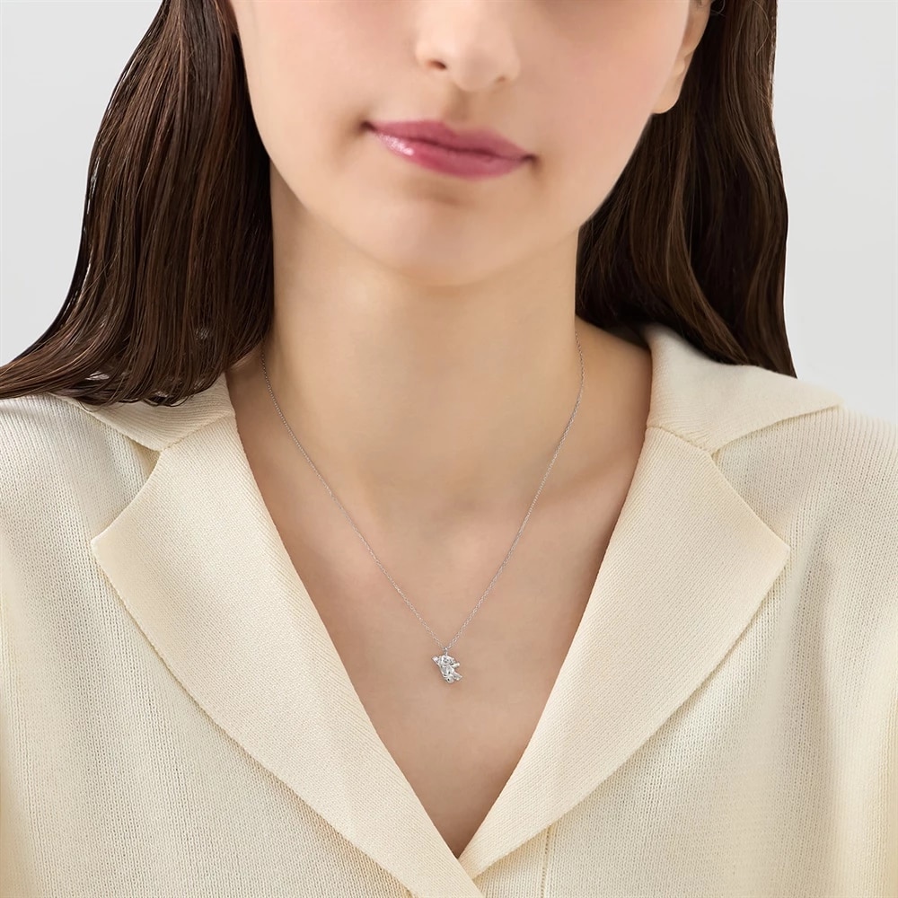 モデルが着用しているジュエリー