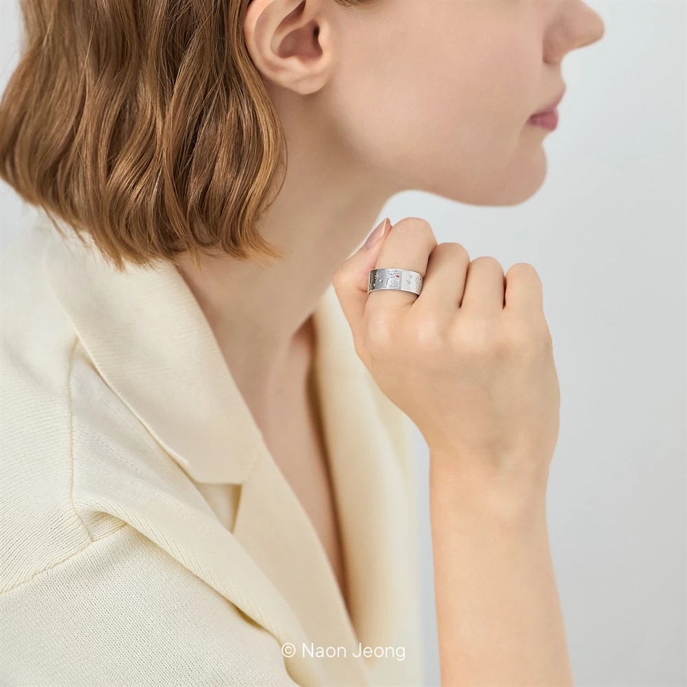 モデルが着用しているシルバー リング