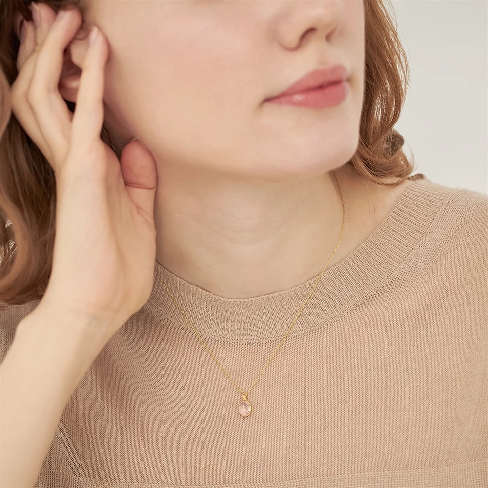 K10イエローゴールドモルガナイトネックレス 着用イメージ