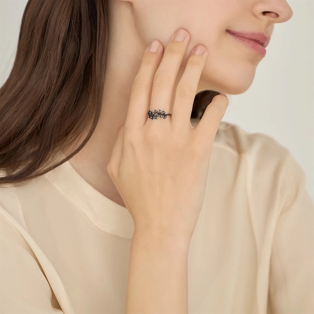 K10イエローゴールド/シルバーダイヤモンドリング 着用イメージ