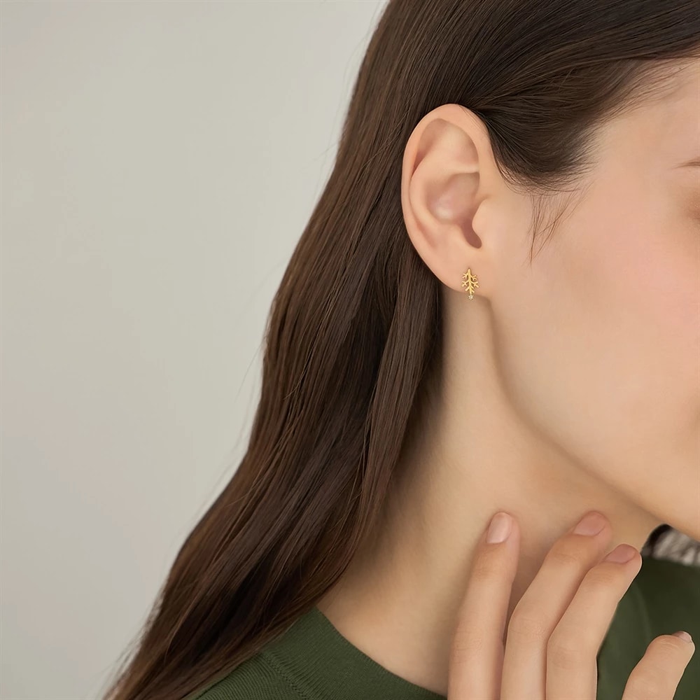 K10イエローゴールドダイヤモンドピアス 着用イメージ