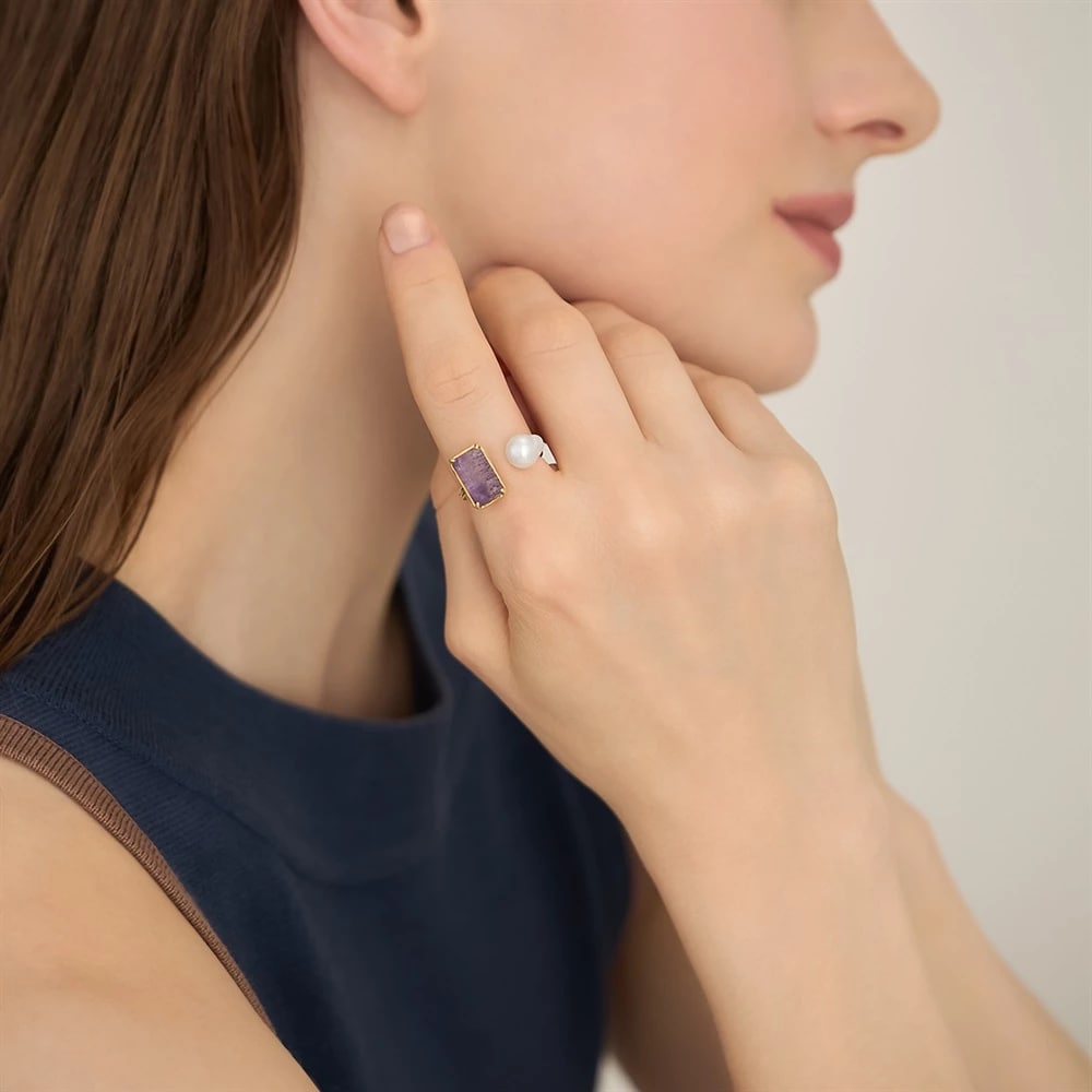 K10イエローゴールドクォーツパールリング 着用画像