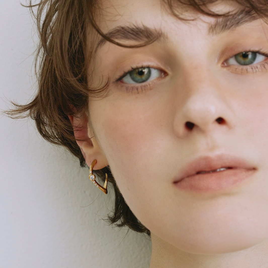 モデルが着用しているジュエリー