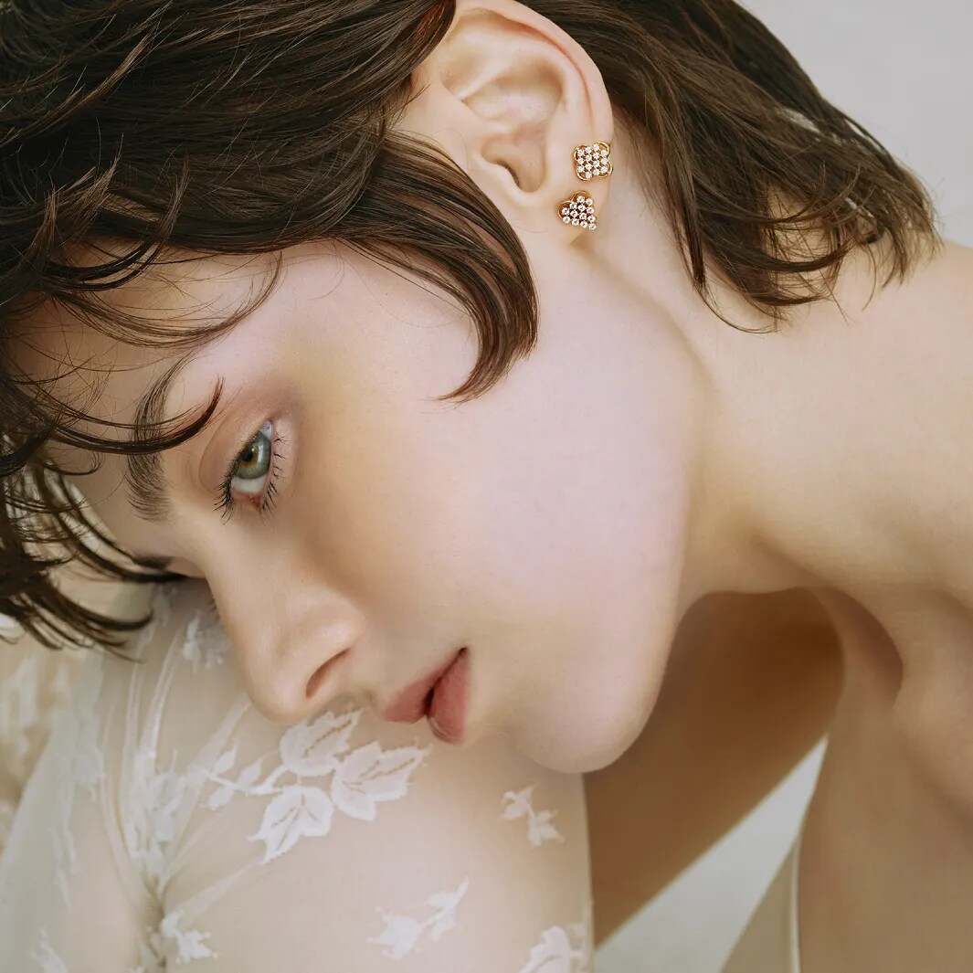 モデルが着用しているジュエリー