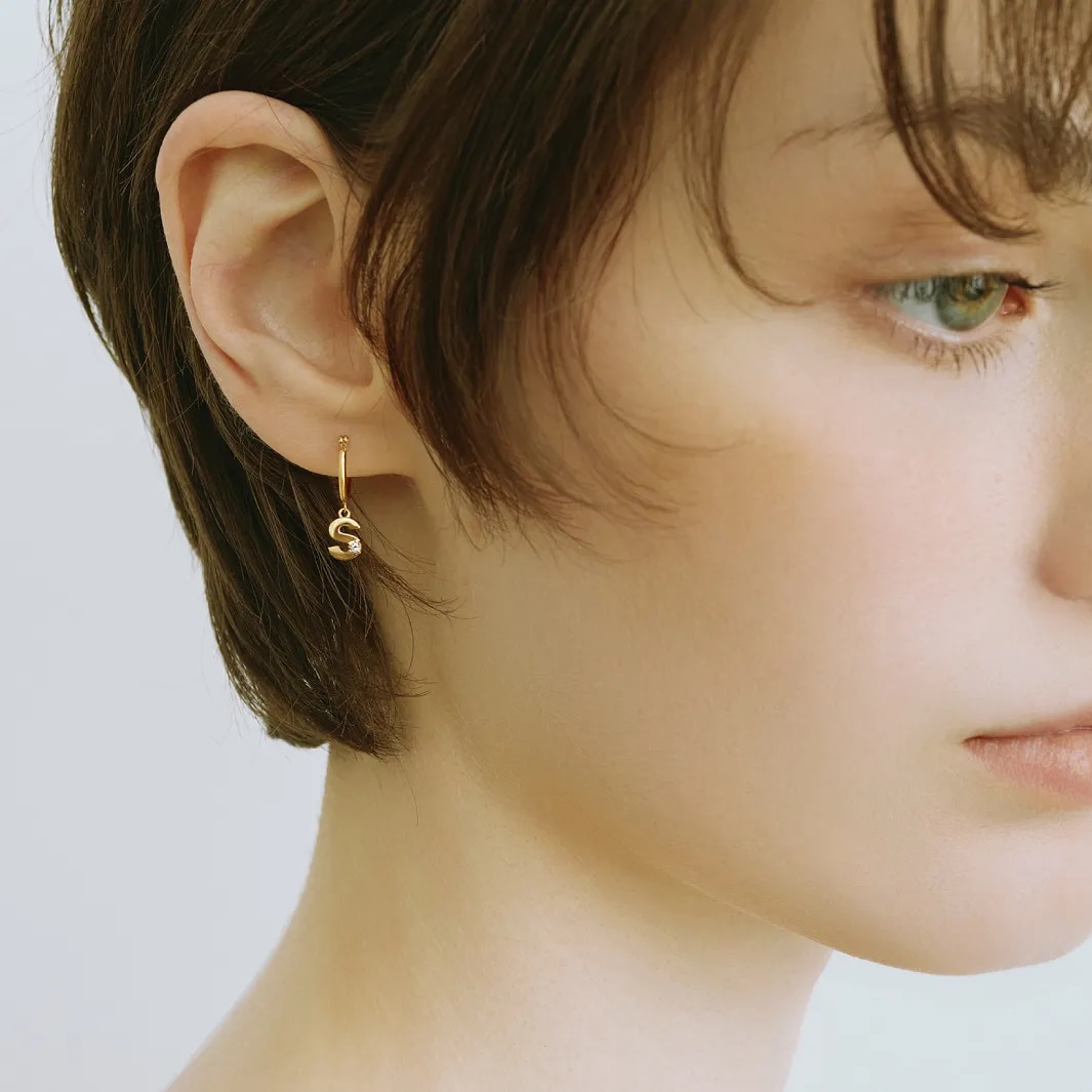 モデルが着用しているジュエリー