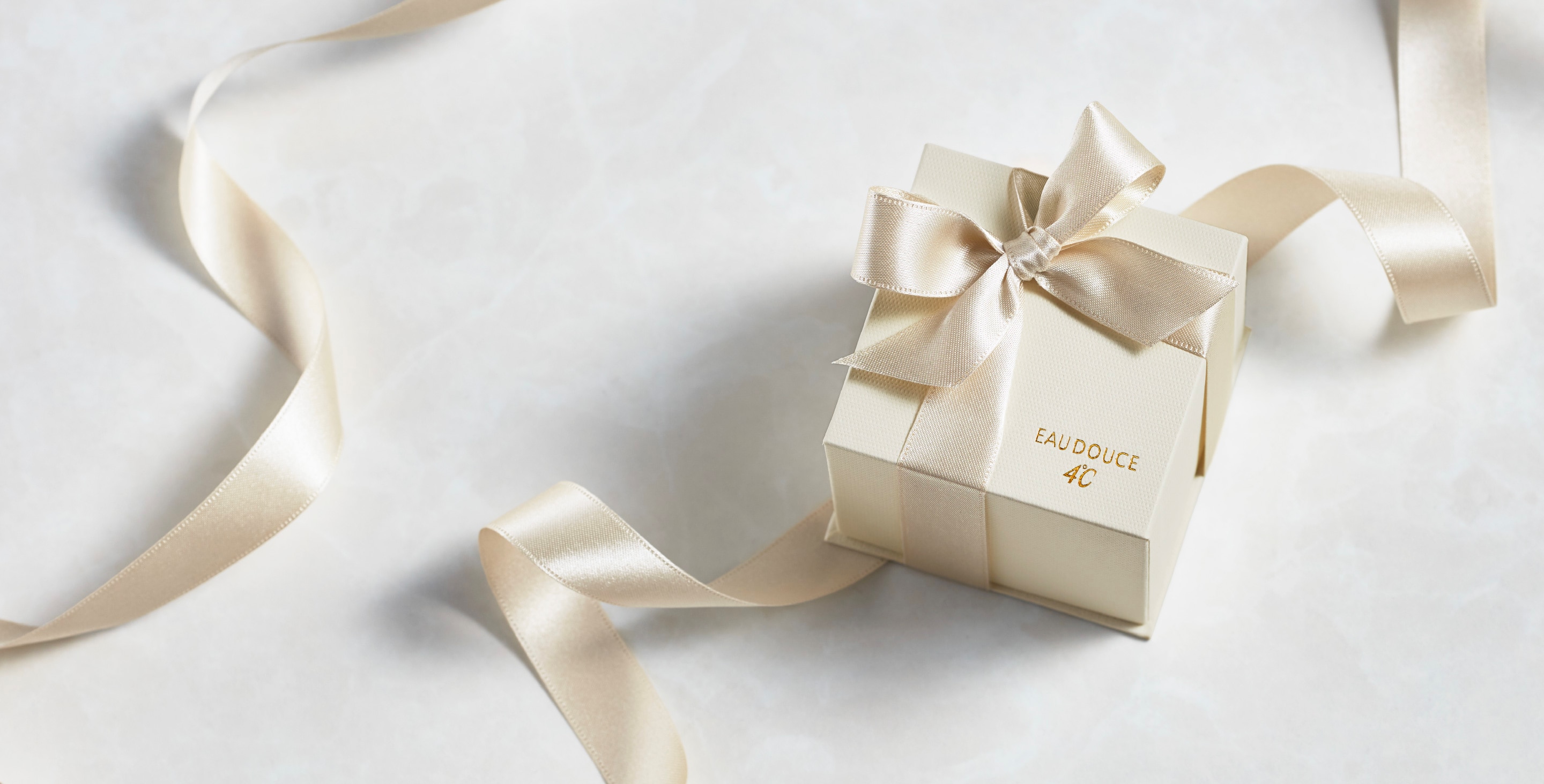 Present Guide 大切な方への贈り物に、いつも身に着けていられるジュエリーを。